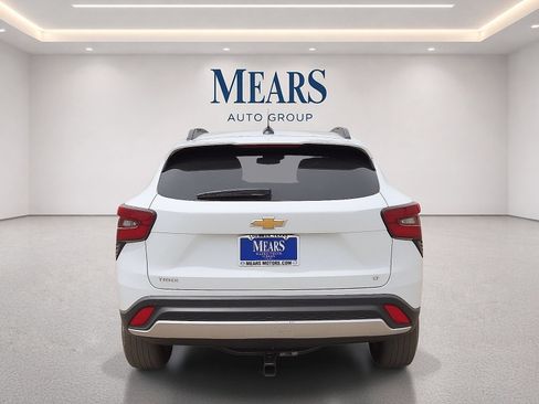 Used 2025 Chevrolet Trax LT w/ Driver Confidence Package FWD image 4