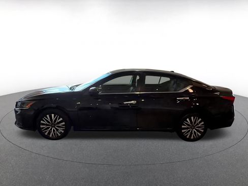 Used 2025 Nissan Altima 2.5 SV FWD image 6