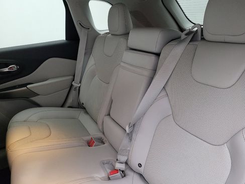 Used 2019 Jeep Cherokee Limited w/ Technology Group FWD image 18