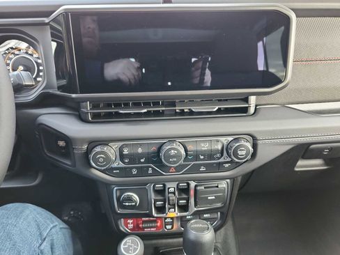 New 2026 Jeep Gladiator Rubicon w/ Steel Bumper Group image 13