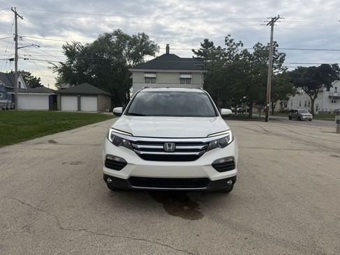 Used 2017 Honda Pilot Elite image 2