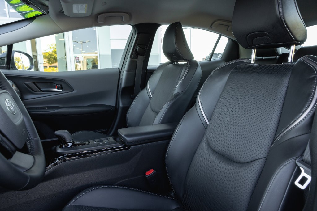 Certified 2024 Toyota Prius XLE FWD image 11