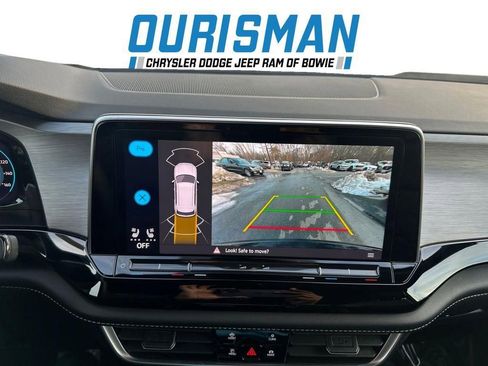 Used 2024 Volkswagen Atlas Cross Sport SE image 16