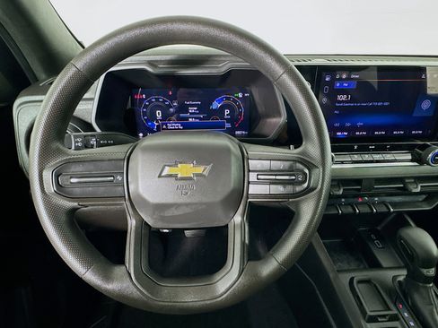 Used 2024 Chevrolet Colorado W/T image 11