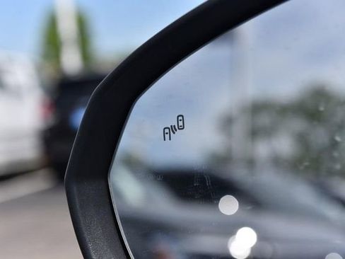 New 2026 Volkswagen Taos SE AWD/4WD image 9