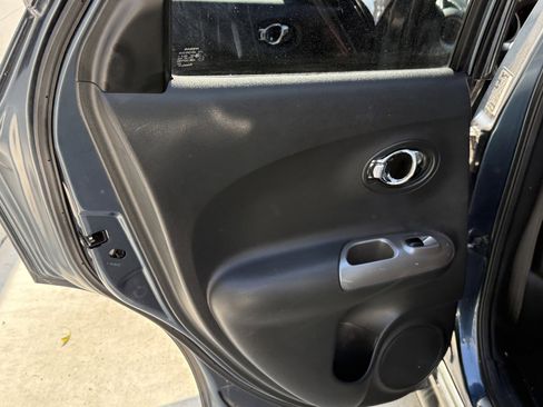 Used 2013 Nissan Juke SL FWD image 19