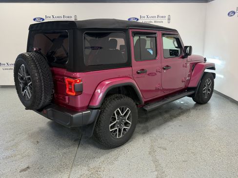 Used 2024 Jeep Wrangler Unlimited Sahara w/ Technology Group AWD/4WD image 31