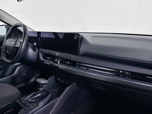 Used 2025 Kia K4 EX image 29