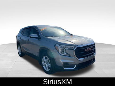 Used 2024 GMC Terrain SLE image 3