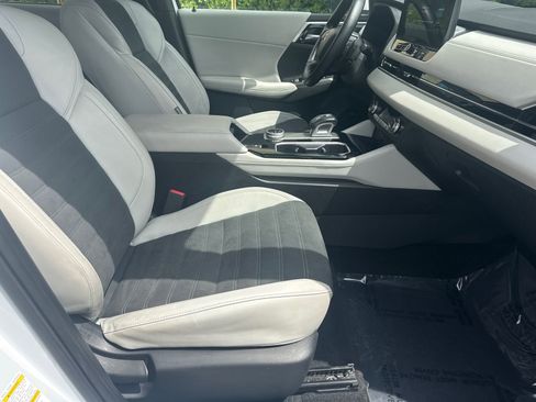 Used 2025 Mitsubishi Outlander SE FWD image 13