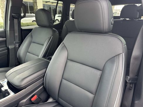 Used 2025 Buick Enclave Preferred image 20