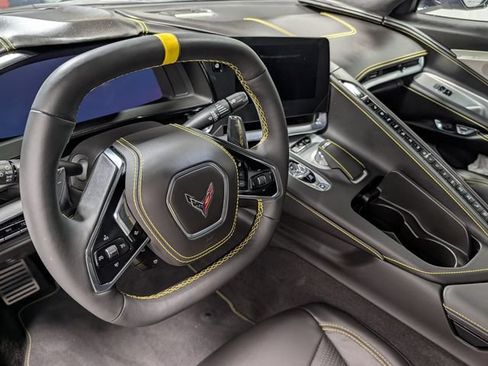 Used 2025 Chevrolet Corvette Stingray Premium Cpe w/ Z51 Performance Package RWD image 24