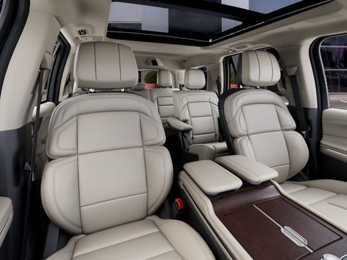 New 2027 Lincoln Navigator Reserve w/ Jet Appearance Package RWD image 10