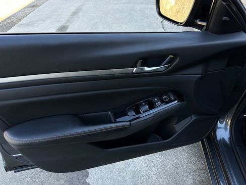 Used 2024 Nissan Altima 2.5 SR image 12