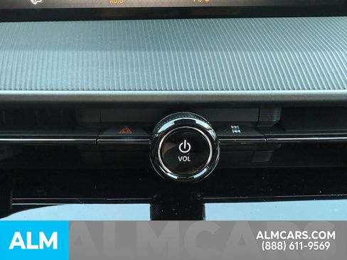 Certified 2025 Nissan Murano SV image 17