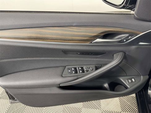 Used 2022 BMW 530i xDrive w/ Convenience Package image 17