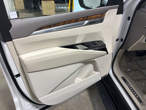 Used 2025 Cadillac Escalade Sport Platinum w/ LPO, ONYX Package image 6