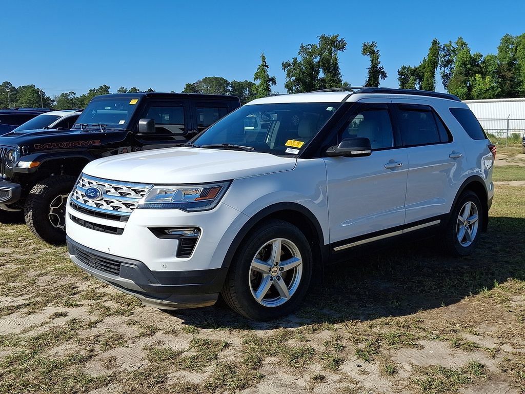 Used 2018 Ford Explorer XLT w/ Equipment Group 202A FWD image 3