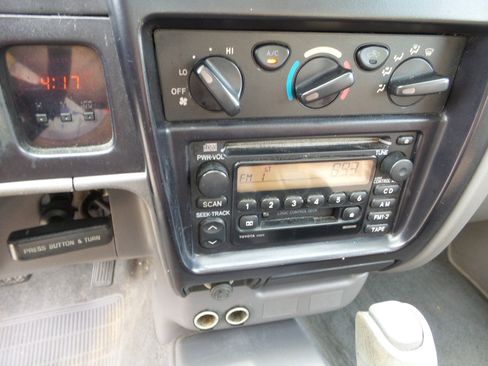 Used 2001 Toyota Tacoma 4x4 Xtracab V6 image 57