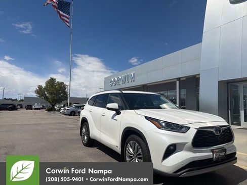 Used 2021 Toyota Highlander Platinum AWD/4WD image 1