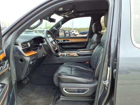 Used 2022 Jeep Grand Wagoneer Series III image 4