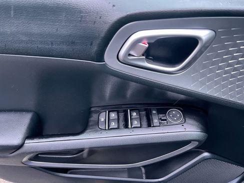 Certified 2025 Kia Soul LX FWD image 13