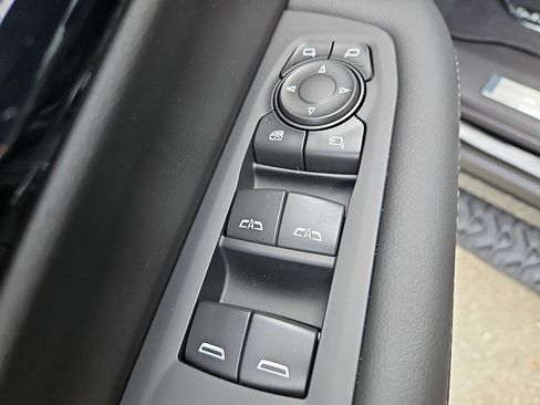 New 2026 Chevrolet Suburban Z71 w/ Comfort Package image 15