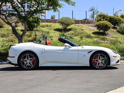 Used 2015 Ferrari California T RWD image 6