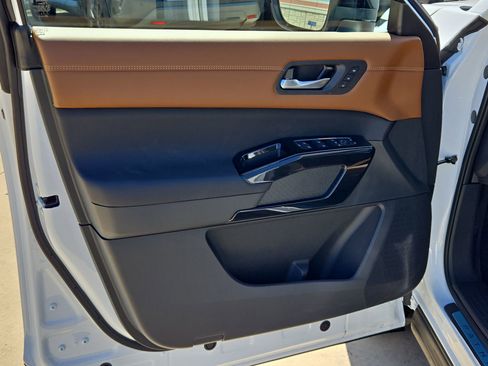 New 2026 Nissan Pathfinder Platinum image 12