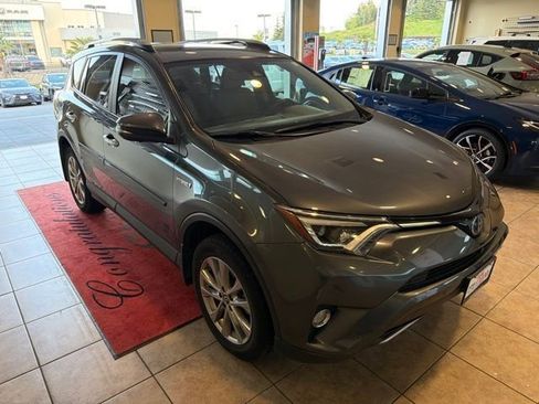 Used 2017 Toyota RAV4 Limited AWD/4WD image 3
