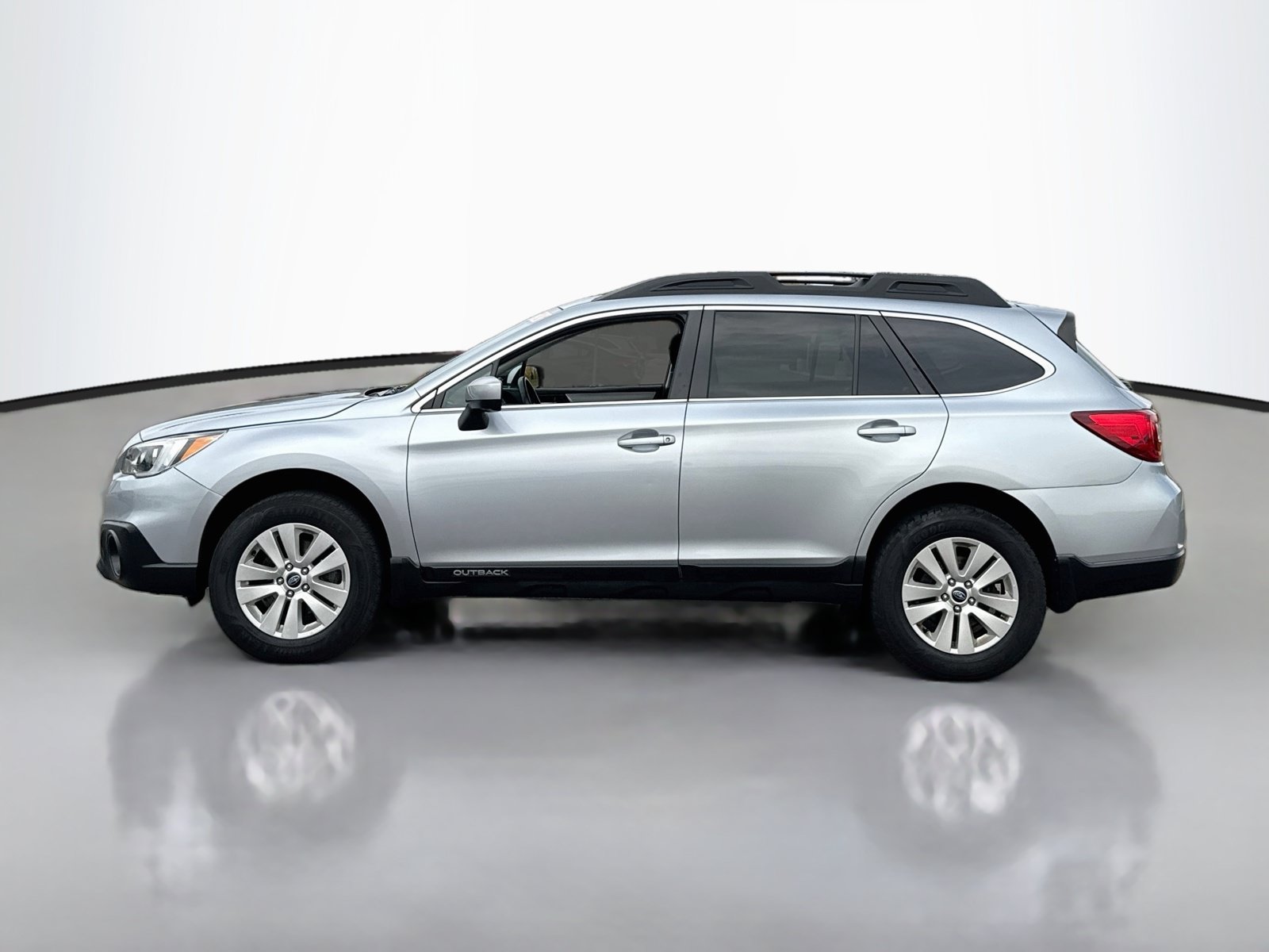 Used 2017 Subaru Outback 2.5i Premium AWD/4WD image 4