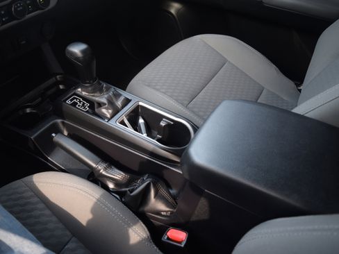 Used 2022 Toyota Tacoma SR AWD/4WD image 13