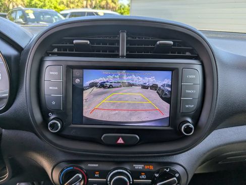Certified 2023 Kia Soul LX w/ LX Technology Package FWD image 21