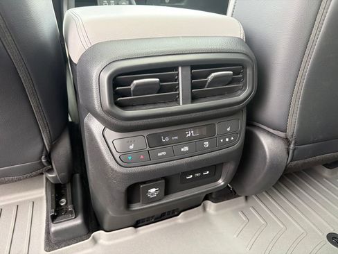 Used 2025 Honda Pilot Elite image 38