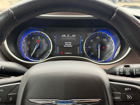 Used 2017 Chrysler Pacifica Touring-L FWD image 12