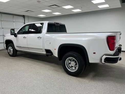 Used 2024 Chevrolet Silverado 3500 High Country w/ High Country Premium Package AWD/4WD image 7