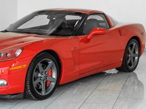Used 2007 Chevrolet Corvette Coupe w/ Performance Package RWD image 49