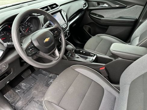 Used 2023 Chevrolet TrailBlazer LT w/ Convenience Package FWD image 9