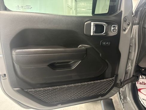 Used 2022 Jeep Wrangler Unlimited Rubicon w/ Safety Group AWD/4WD image 12