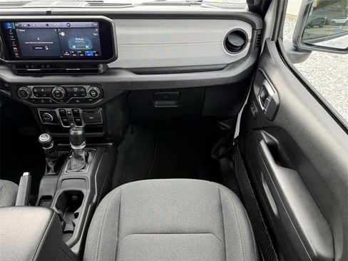 Used 2024 Jeep Gladiator Sport image 16