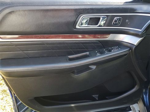Used 2017 Ford Explorer Platinum image 21