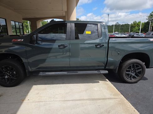 Used 2025 Chevrolet Silverado 1500 LT Trail Boss w/ Convenience Package II AWD/4WD image 3