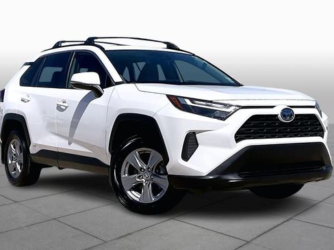 Used 2022 Toyota RAV4 XLE w/ Convenience Package image 3