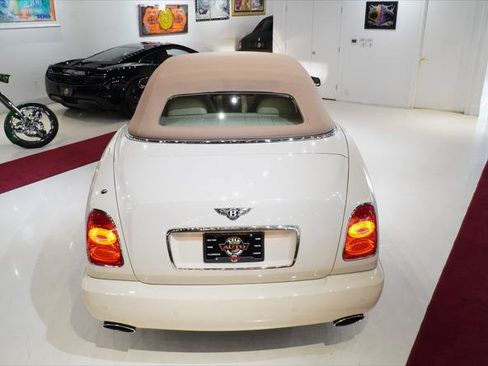 Used 2008 Bentley Azure RWD image 11