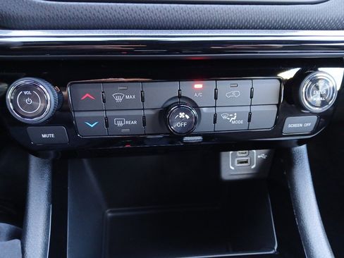 New 2026 Jeep Compass Latitude image 40