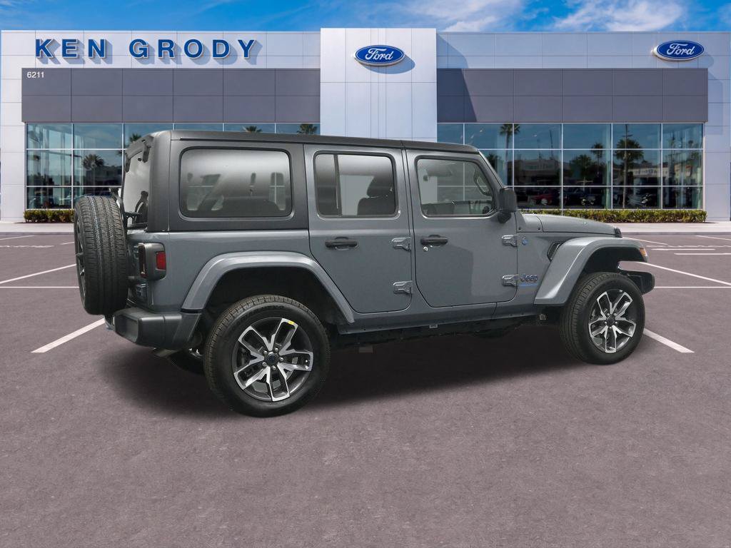 Used 2024 Jeep Wrangler Unlimited AWD/4WD image 9