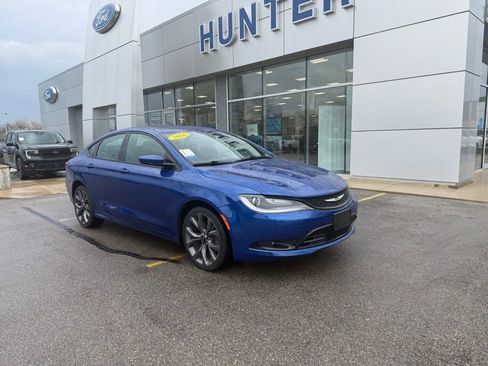 Used 2016 Chrysler 200 S w/ Navigation & Sound Group I image 32