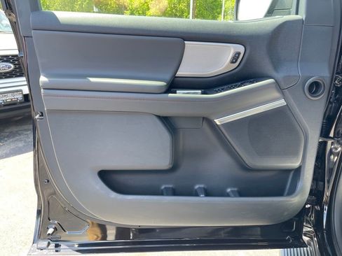 Used 2025 Ford Expedition Active AWD/4WD image 14