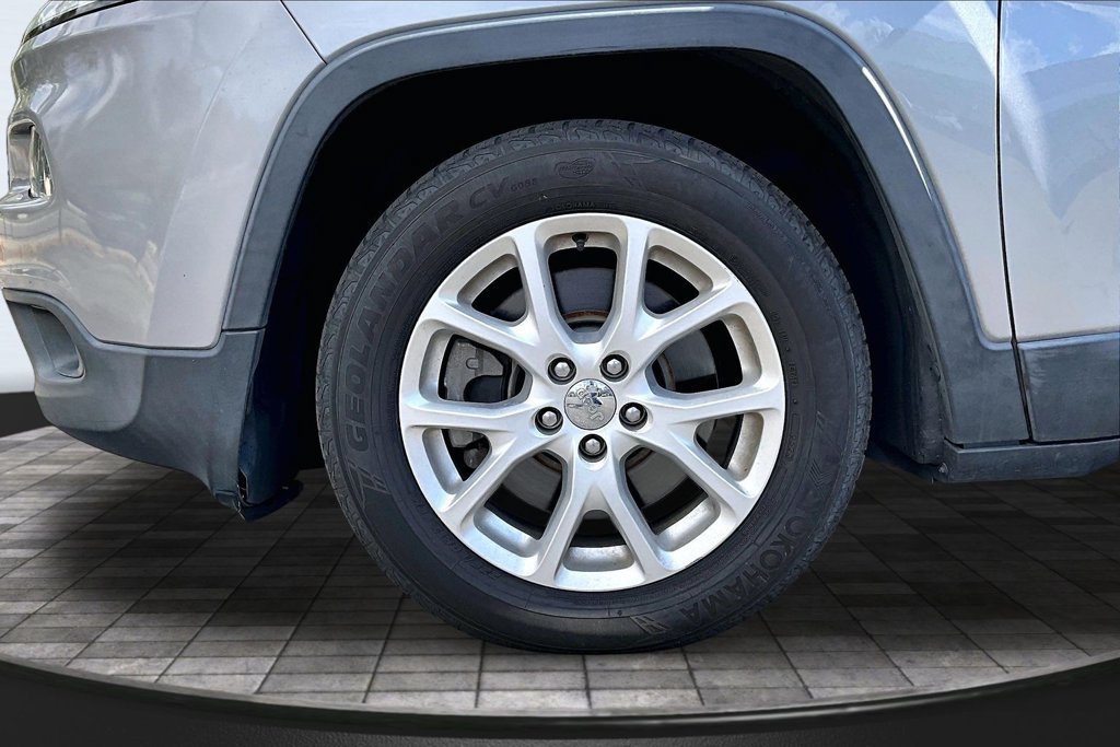 Used 2015 Jeep Cherokee Latitude FWD image 29
