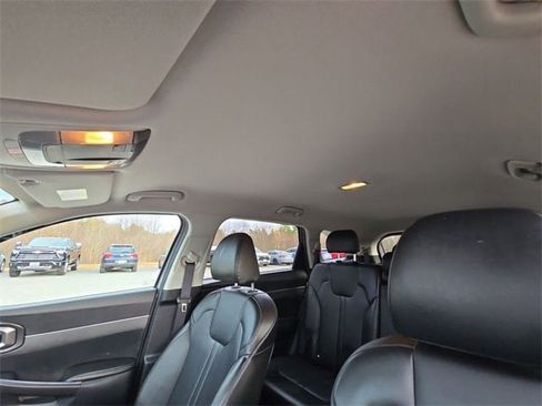 Used 2024 Kia Sorento S image 19